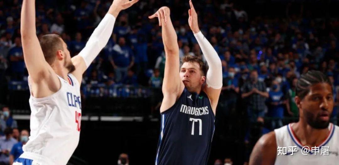 爱游戏入口东契奇重返赛场，领先优势明显首场状态出色，快船观众沸腾！的简单介绍