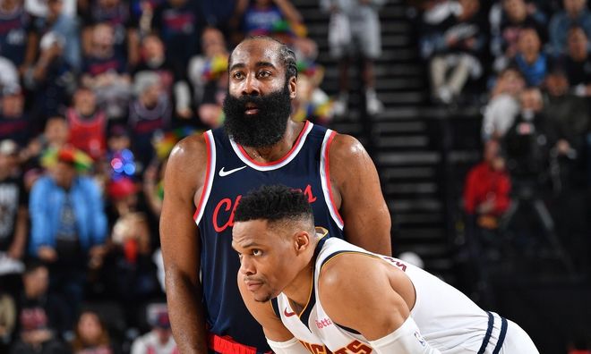 爱游戏体育官网哈登在中国队比赛中出色发挥，夺冠引发热议！(哈登在中国打过球吗)