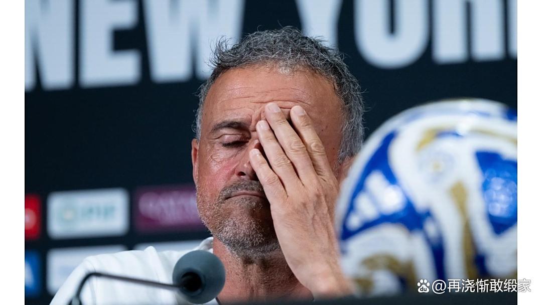 爱游戏体育官网关于离谱！巴黎圣日耳曼转会期完成体检国际比赛日罗马防线松动，关键时刻上海申花调整名单以备中超的信息